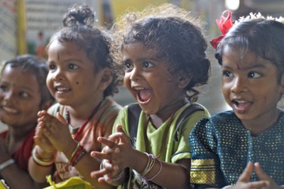 Children clapping in India