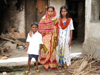 Family supported by SOS Social Centres FSP 
in Khulna, Bangladesh