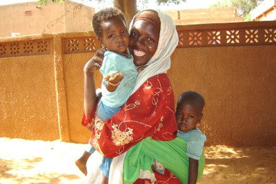 Mother and two children, FSP Niger