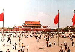Plaza de Tiananmen, Beijing, China 1988 (1) .jpg