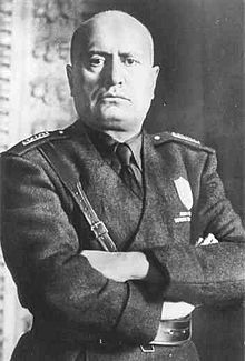 Mussolini mezzobusto.jpg