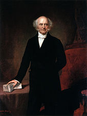Un retrato pintado de tres cuartos de la longitud de un hombre calvo con el pelo gris, de pie con la mano derecha agarra un fajo de papeles sobre una mesa