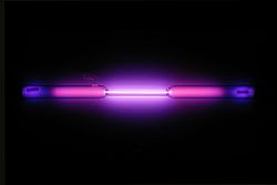 Vial que contiene un gas violeta brillante