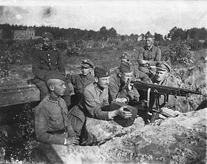 Polaco-soviética guerra 1,920 defensas polacas cerca Milosna, August.jpg