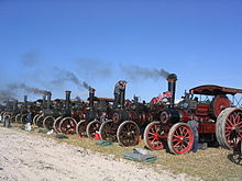 fotografía de una fila de motores de tracción en la Feria de vapor Gran Dorset