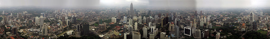 Panorama de la ciudad con mezcla de cinco a edificios de diez pisos