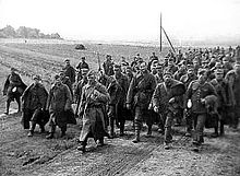 Un gran grupo de prisioneros de guerra polacos