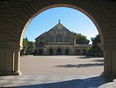 Universidad de Stanford Quad Memorial Church.JPG