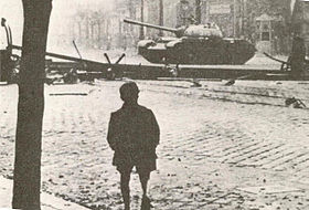 Tanque soviético en Budapest 1956.jpg