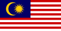 Un rectángulo azul con una estrella de oro y la media luna en el cantón, con 14 líneas rojas y blancas horizontales en el resto de la bandera