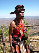 Hombre en traje tradicional, East Timor.jpg