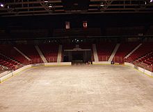 Une arène vide avec la feuille de glace et de la carte de pointage