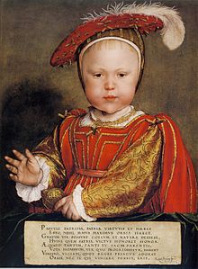 Peinture du-Prince-Édouard comme un bébé, représenté avec splendeur royale et un geste royal. Il est habillé en rouge et or, et un chapeau à plume d'autruche. Son visage a des traits délicats, joues rebondies et une frange de cheveux rouge-or.