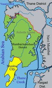 Mumbai est sur une étroite péninsule au sud-ouest de l'île de Salsette, qui se situe entre la mer d'Arabie à l'ouest, Thane Creek à l'est, et Vasai Creek au nord. Quartier de la banlieue de Mumbai occupe la plupart de l'île. Navi Mumbai est l'est de Thane Creek, et le district de Thane est au nord de Vasai Creek.