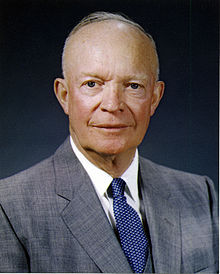 Dwight D. Eisenhower, portrait photo officielle, le 29 mai, 1959.jpg