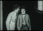 Arquivo: Charlie Chaplin, laço de amizade, 1918.ogg