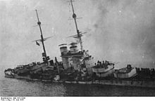 Bundesarchiv Bild 134-C2280, Szent István, Sinkendes Linienschiff.jpg