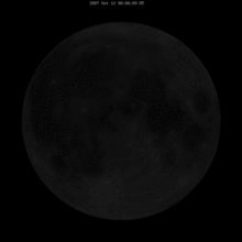 Ao longo de um mês lunar mais do que metade da superfície da Lua pode ser visto a partir da superfície da Terra.