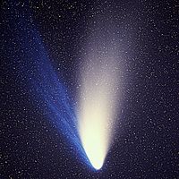 Cometa Hale-Bopp, logo após a passagem do periélio em Abril de 1997.