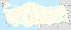 Turquia, Istanbul com localizaram no noroeste ao longo de uma estreita faixa de terra delimitada por água