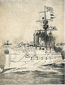 Desenho de um grande navio de guerra visto a partir da proa, correndo para a frente através do mar.