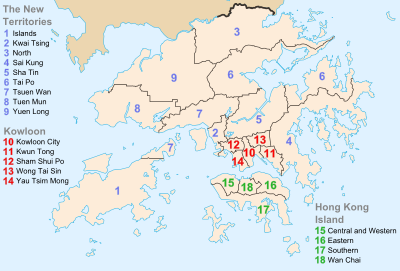 A principal território de Hong Kong consiste em uma península limitado a norte pela província de Guangdong, uma ilha ao sudeste da península, e uma ilha menor para o sul. Estas áreas são cercadas por numerosas ilhas muito menores.