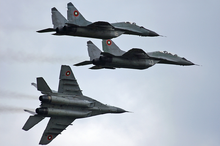 MiG-29 lutadores búlgaros em vôo