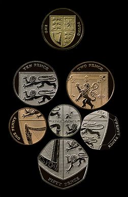 Todas as moedas utilizadas com frequência, exceto o 2 £ moeda (moedas mostrados são aqueles após a extensa 2008 redesign)